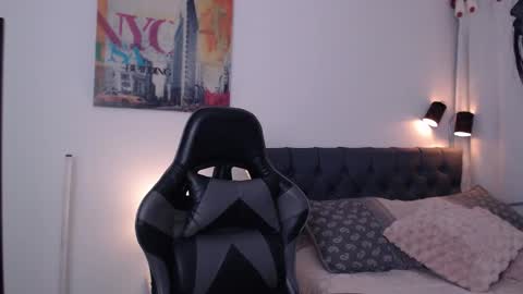 Mia Wilson online show from November 24, 5:40 am