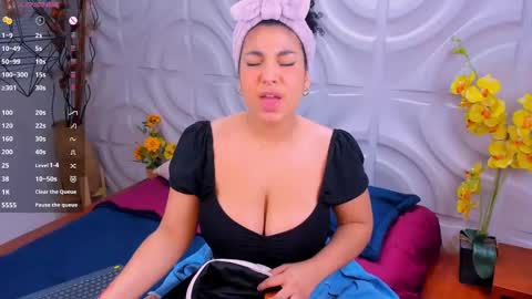 Mia online show from January 4, 4:01 am