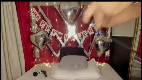 Snapshot of micaelahott_ chatting on February 15, 5:37 am micaelahott_ online show from February 15, 5:37 am