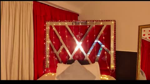 Snapshot of micaelahott_ chatting on February 24, 2:42 am micaelahott_ online show from February 24, 2:42 am