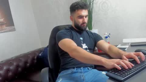 Snapshot of micahlane chatting on October 28, 5:33 am MicahLane online show from October 28, 5:33 am