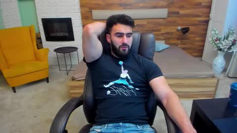 Snapshot of micahlane chatting on November 15, 5:27 am MicahLane online show from November 15, 5:27 am