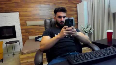 Snapshot of micahlane chatting on November 25, 5:07 am MicahLane online show from November 25, 5:07 am