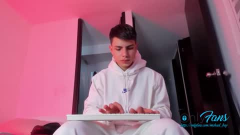 Snapshot of michael_boy88_ chatting on October 31, 8:21 pm Michael Boy online show from October 31, 8:21 pm