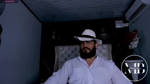 Snapshot of michaelbear_ chatting on February 7, 12:09 pm Michael online show from February 7, 12:09 pm