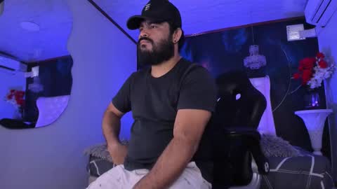 Snapshot of michaelbear_ chatting on February 17, 4:46 pm Michael online show from February 17, 4:46 pm