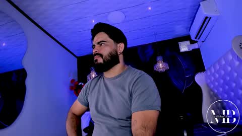 Snapshot of michaelbear_ chatting on February 26, 1:43 pm Michael online show from February 26, 1:43 pm