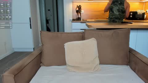 michaelbradley_for_u online show from December 3, 7:10 am