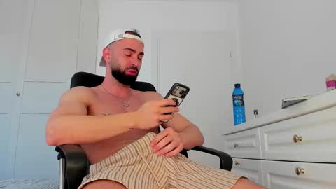 MichaelEvansx online show from March 9, 8:29 am