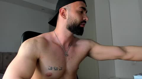 MichaelEvansx online show from April 9, 8:03 pm