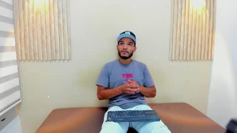 Snapshot of michaell_shaww chatting on July 8, 3:27 pm MICHELL online show from July 8, 3:27 pm