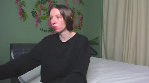 michele_mack online show from December 22, 2:19 am