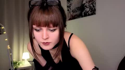 Snapshot of michelewild chatting on February 28, 1:45 pm Michele online show from February 28, 1:45 pm