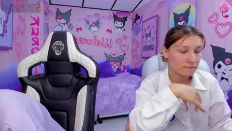 michell__petit_ online show from November 9, 12:14 pm