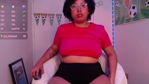 Snapshot of michell_bling chatting on July 6, 1:08 pm Michi online show from July 6, 1:08 pm