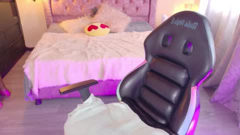 michell_petty01 online show from September 16, 3:02 pm