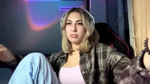 Snapshot of michellcrumpacker chatting on November 2, 5:04 pm michellcrumpacker online show from November 2, 5:04 pm