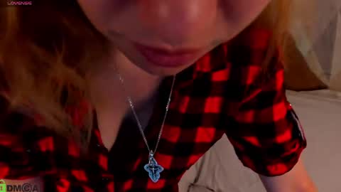 Snapshot of michelle_blond chatting on June 8, 1:09 am michelle_blond online show from June 8, 1:09 am