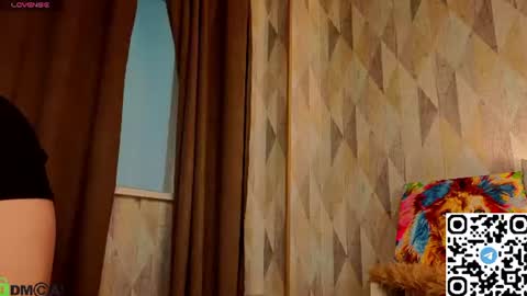 Snapshot of michelle_blond chatting on June 11, 1:27 am michelle_blond online show from June 11, 1:27 am
