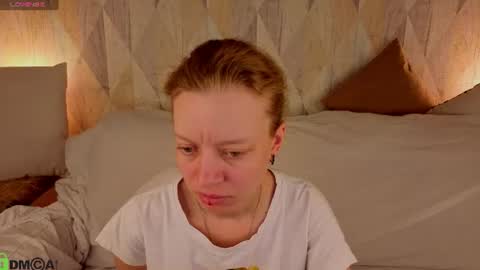 Snapshot of michelle_blond chatting on June 14, 1:14 am michelle_blond online show from June 14, 1:14 am