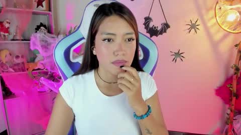 Snapshot of michelle_chang chatting on October 27, 12:31 pm michelle chang online show from October 27, 12:31 pm