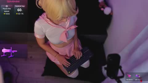 michelle_cutee_ online show from October 12, 8:24 am