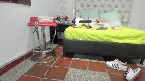 Snapshot of michelle_perla chatting on October 11, 7:01 pm michelle perla online show from October 11, 7:01 pm