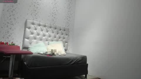 Snapshot of michelle_perla chatting on October 28, 6:54 pm michelle perla online show from October 28, 6:54 pm