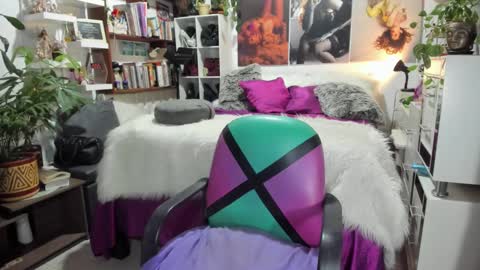 Snapshot of michelleapihel chatting on February 21, 11:21 pm michelle apihel online show from February 21, 11:21 pm