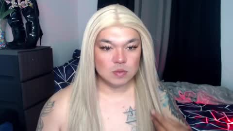 Snapshot of michellevixen921 chatting on October 14, 11:44 am Michelle online show from October 14, 11:44 am