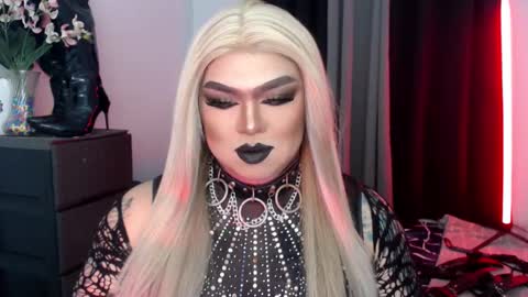 Snapshot of michellevixen921 chatting on October 28, 5:37 pm Michelle online show from October 28, 5:37 pm