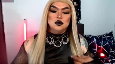 Snapshot of michellevixen921 chatting on November 6, 7:04 pm Michelle online show from November 6, 7:04 pm