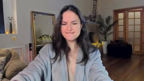 Snapshot of michi_souffl chatting on February 14, 12:09 am Michi online show from February 14, 12:09 am