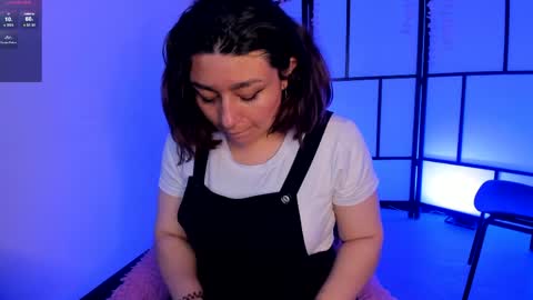 Snapshot of michonne_09 chatting on May 3, 2:23 pm michonne_09 online show from May 3, 2:23 pm