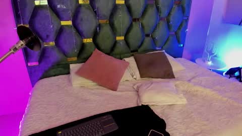 Micki online show from February 18, 11:28 am