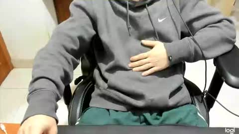 Snapshot of microfama00 chatting on February 2, 12:42 am microfama00 online show from February 2, 12:42 am