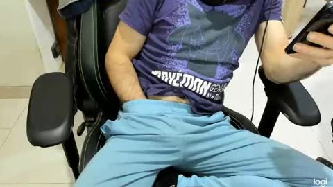 Snapshot of microfama00 chatting on February 12, 7:25 am microfama00 online show from February 12, 7:25 am