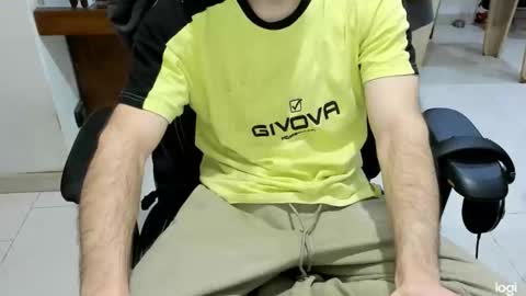 Snapshot of microfama00 chatting on March 13, 11:11 pm microfama00 online show from March 13, 11:11 pm