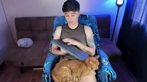 Snapshot of midnight07_ chatting on September 25, 3:27 pm Blue online show from September 25, 3:27 pm
