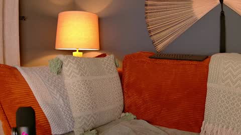 Snapshot of midnight__muse chatting on January 11, 8:22 am Rain online show from January 11, 8:22 am