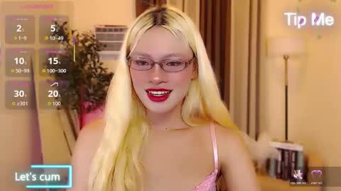 Marie Antoinette online show from May 7, 5:07 pm