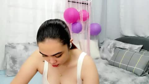 Snapshot of midnightbunny_ chatting on October 8, 7:11 pm Bunny 3 online show from October 8, 7:11 pm