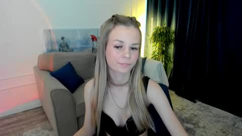 midnighteaura online show from May 20, 11:27 am