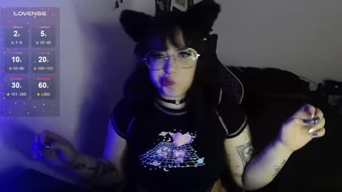 Snapshot of midnightkitten_ chatting on June 9, 12:22 am Nana online show from June 9, 12:22 am
