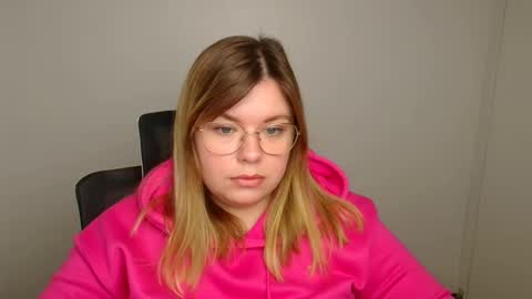 Snapshot of midnightmariana chatting on October 19, 5:19 am Mariana online show from October 19, 5:19 am