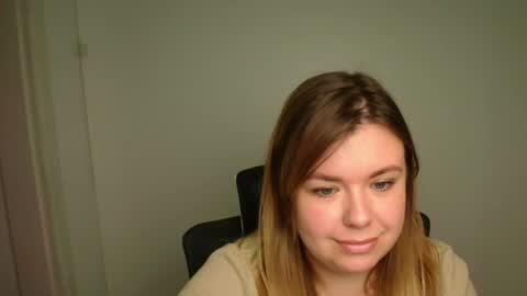 Snapshot of midnightmariana chatting on October 24, 11:50 am Mariana online show from October 24, 11:50 am