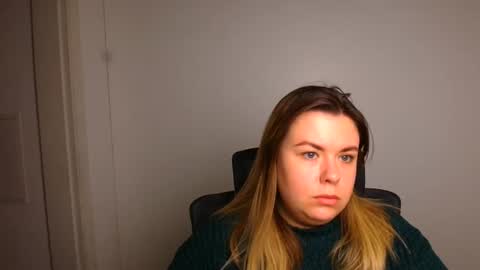 Snapshot of midnightmariana chatting on November 18, 7:02 am Mariana online show from November 18, 7:02 am