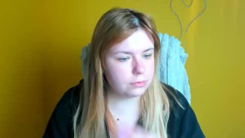 Snapshot of midnightmariana chatting on May 4, 11:17 am Mariana online show from May 4, 11:17 am