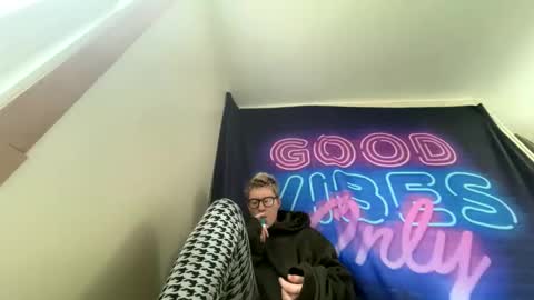 midnightmochi2 online show from April 30, 12:00 pm