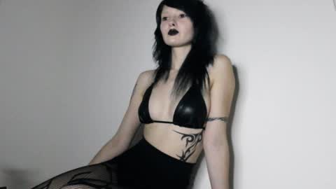 midnightsiren online show from October 16, 11:06 pm